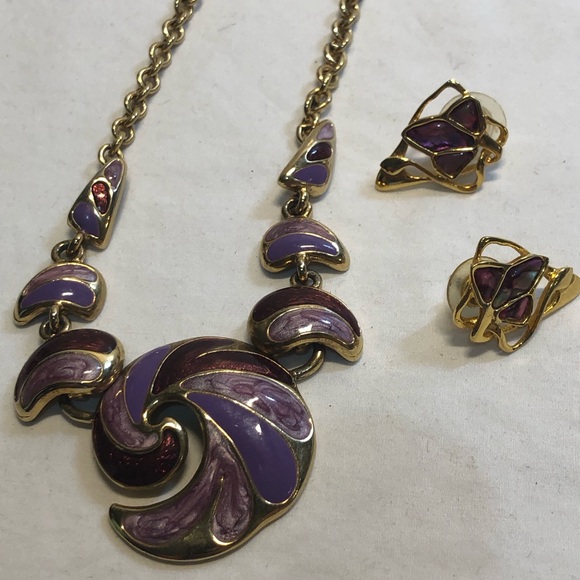 Vintage Costume Gold toned Jewellery, Purple accents , with matching earrings - Picture 4 of 11